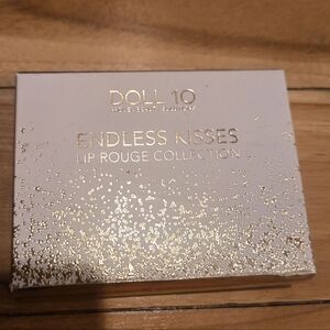 Doll 10 Endless Kisses Lip Rouge Collection - Gold